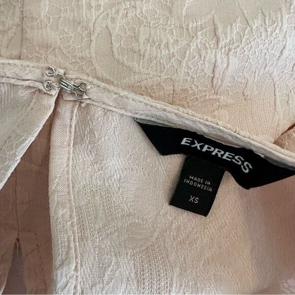 Express Pink Textured Puff Sleeve Ruffle Blouse xs - Picture 8 of 8